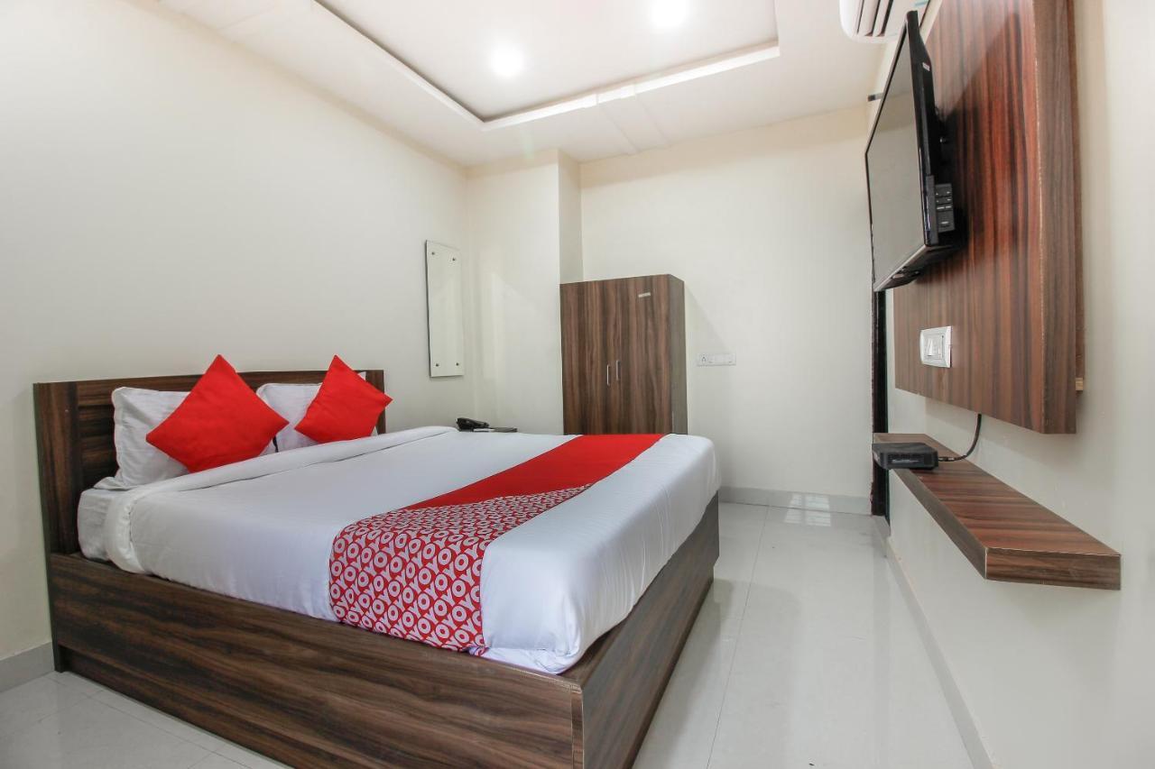 Oyo 66942 Venus Residency Hotel Lalaguda Bagian luar foto