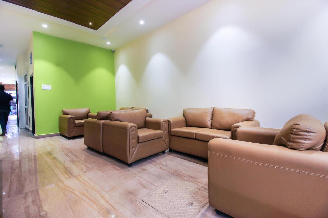 Oyo 66942 Venus Residency Hotel Lalaguda Bagian luar foto