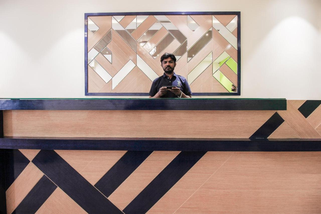 Oyo 66942 Venus Residency Hotel Lalaguda Bagian luar foto
